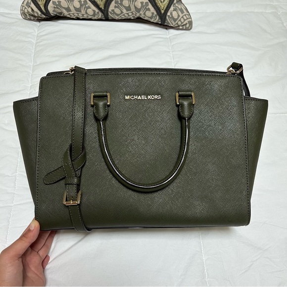 Michael Kors Selma Handbag with crossbody strap - Picture 4 of 15